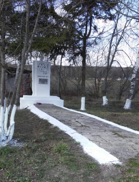 Monumento, memorial Братская могила воинов, павших в Великой Отечественной войне, , foto