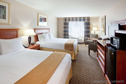 Внешний вид отеля Holiday Inn Express Hotel & Suites Tilton - Lakes Region, an Ihg Hotel в Тилтоне, фото 2