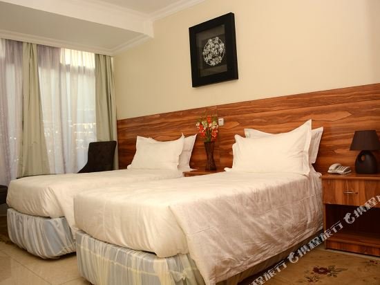 Фото La Posh Hotel