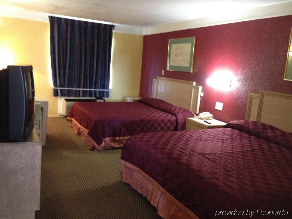 Фото Economy Inn & Suites