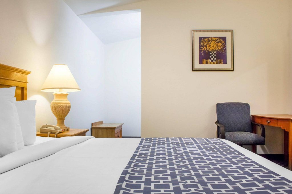 Фото Rodeway Inn Old Town Scottsdale