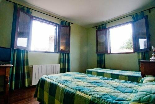 Внешний вид отеля Hostal Hostatgeria Sant Jaume в Ла-Побла-де-Бенифассе, фото 5