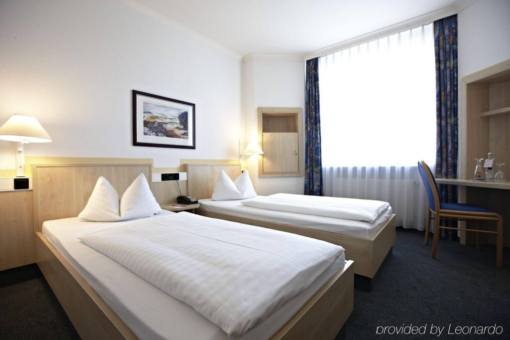 Фото отеля 2