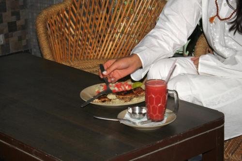 Фото Hotel Ishan A Riverside Retreat
