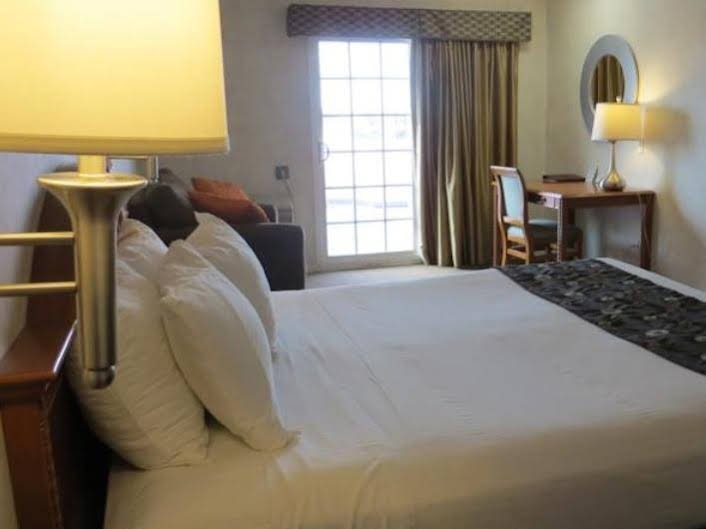 Фото Days Inn by Wyndham Santa Monica/Los Angeles