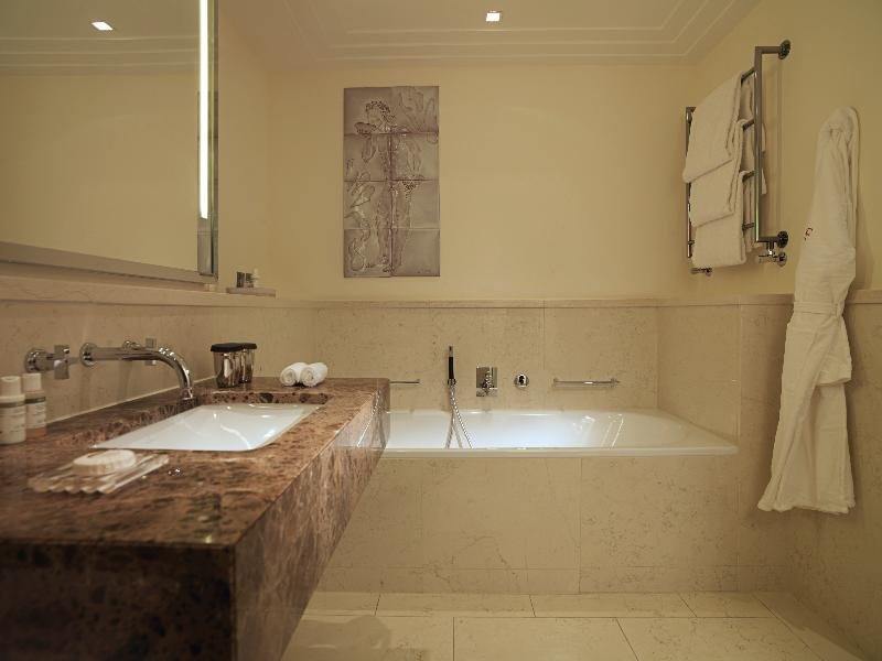 Фото Rocco Forte The Charles Hotel