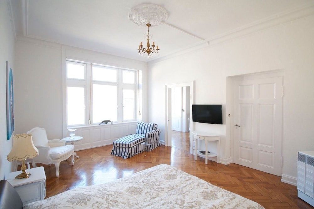 Фото Boutique Charme Apartments 14