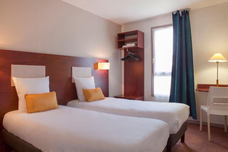 Фото The Originals City, Hôtel Novella Nantes Centre Gare