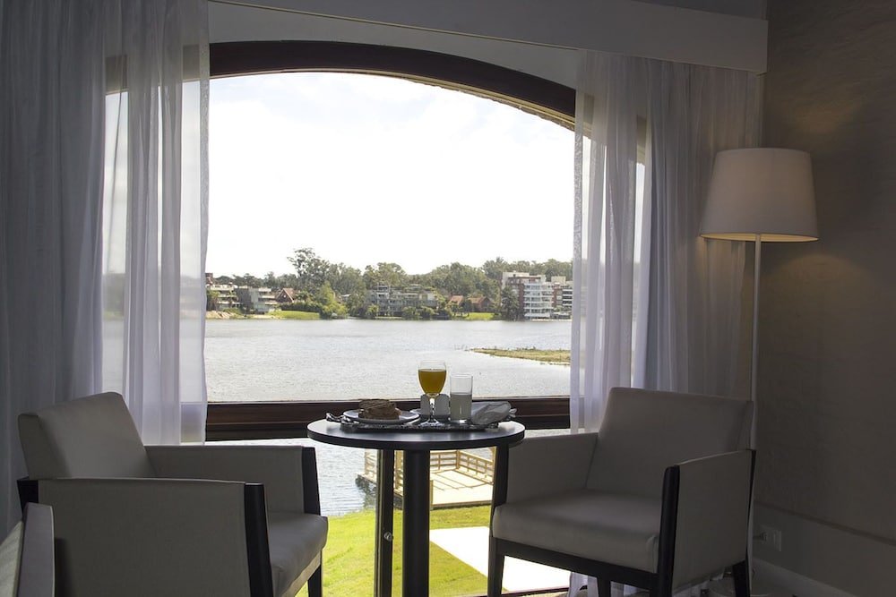 Фото Wyndham Garden Montevideo Carrasco