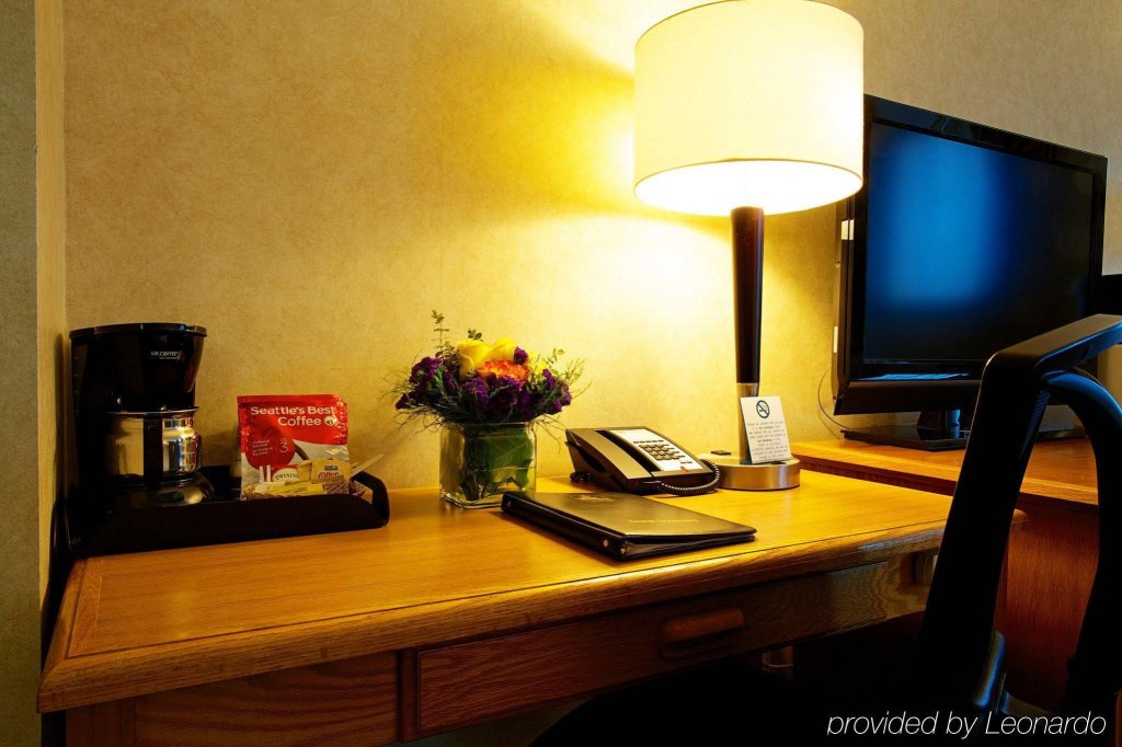 Фото Grand Park Hotel & Suites Downtown Vancouver