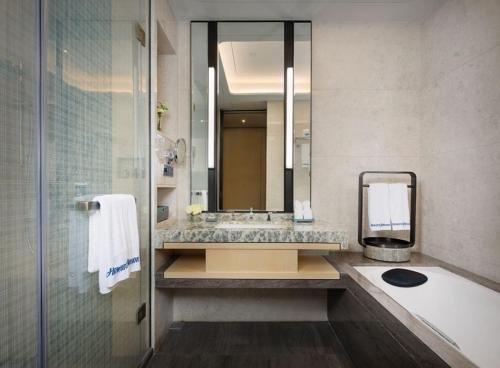 Фото Howard Johnson Yacht Club Hotel