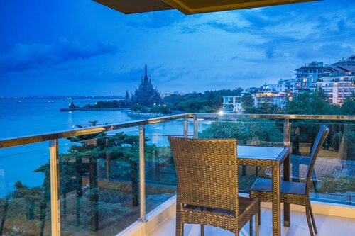 Гостиница Golden Tulip Pattaya Beach Resort