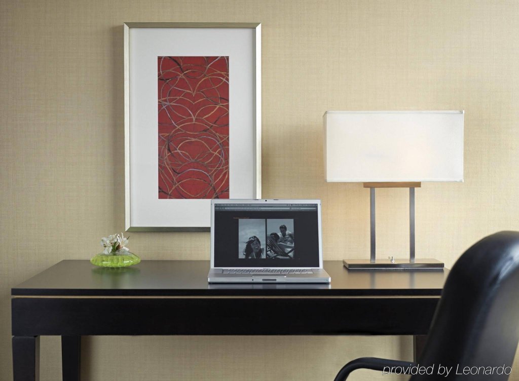 Фото Hilton Hasbrouck Heights