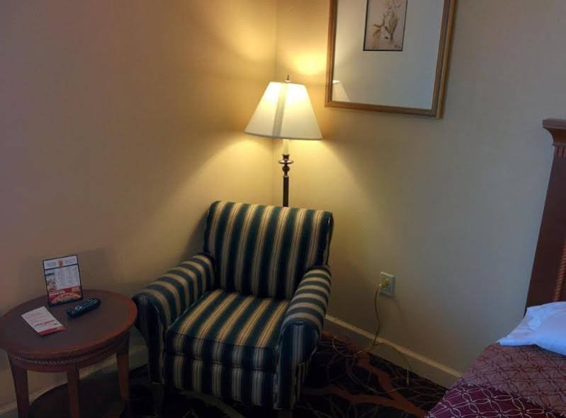 Фото Super 8 by Wyndham Myrtle Beach/Market Common Area