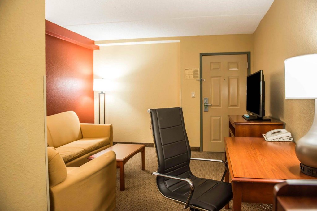 Фото Comfort Inn & Suites