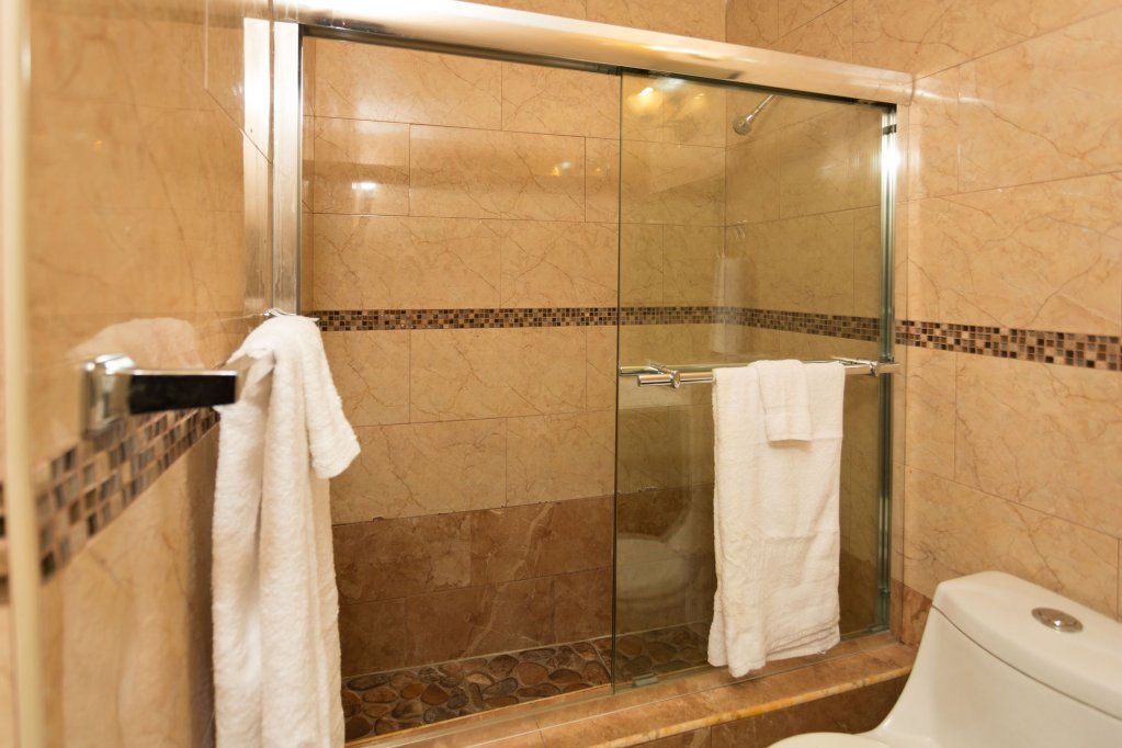 Фото New Kingston Luxury Apt The Bromptons