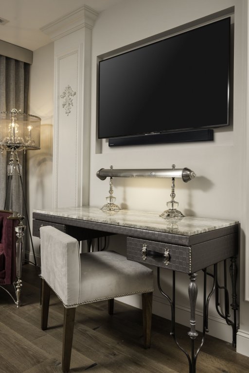 Фото The Ivey's Hotel