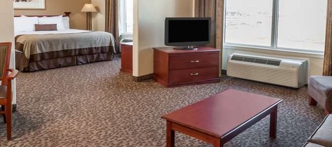 Фото Wingate by Wyndham Edmonton West