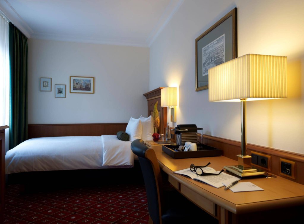 Фото Platzl Hotel