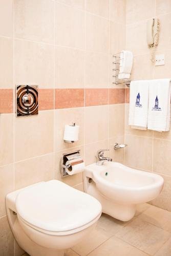 Фото Ramee Rose Hotel Apartments