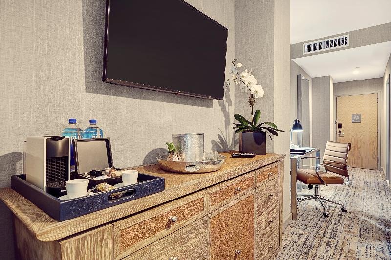 Фото The Artezen Hotel