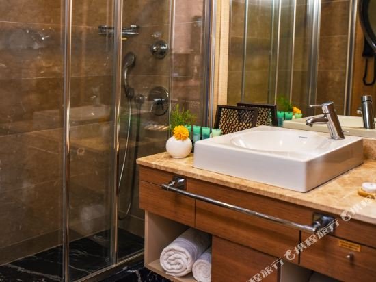 Фото Cratos Premium Hotel