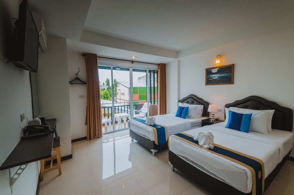 Фото Th Beach Hotel