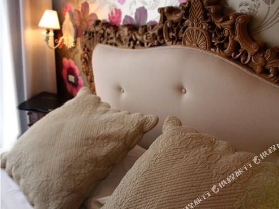 Фото The B Place