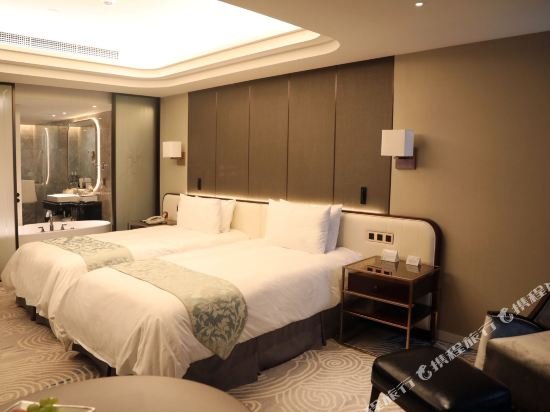 Фото Oriental Riverside Bund View Hotel