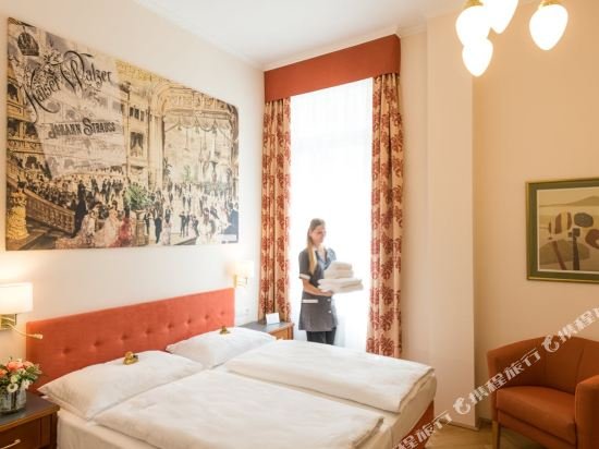 Фото Hotel Johann Strauss