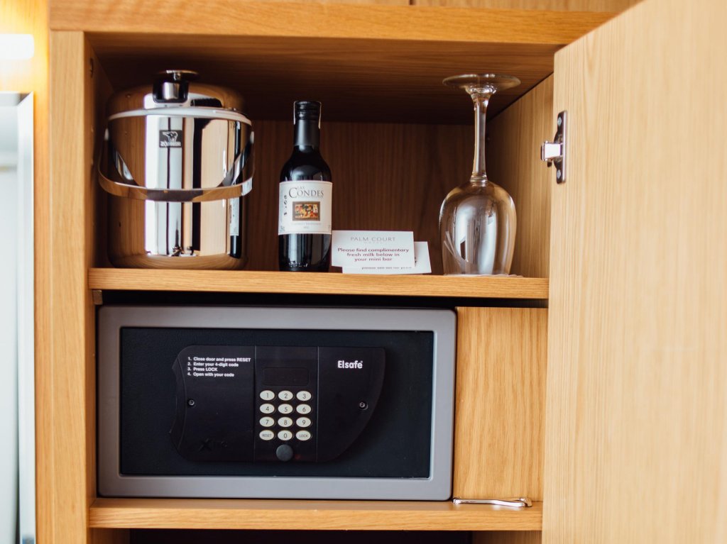 Фото Palm Court Hotel