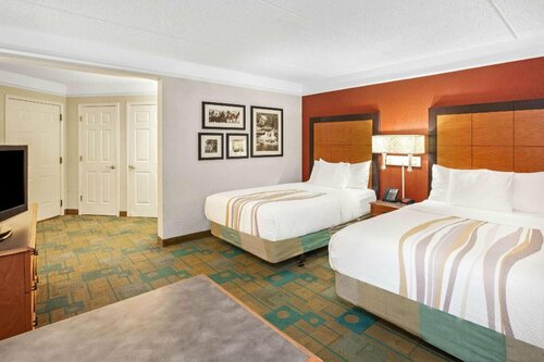 Гостиница La Quinta Inn & Suites by Wyndham Houston Galleria Area в Хьюстоне