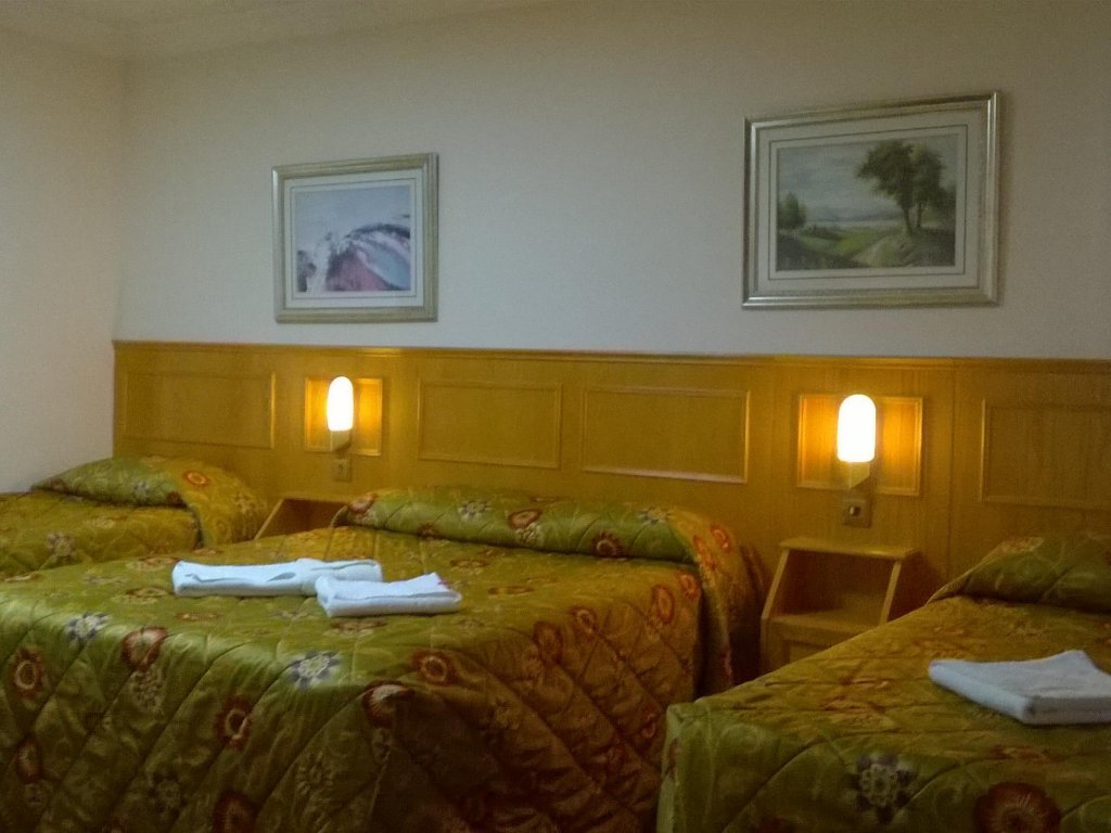 Фото Leigham Court Hotel