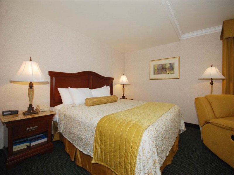 Фото Best Western Plus Newport Mesa Inn