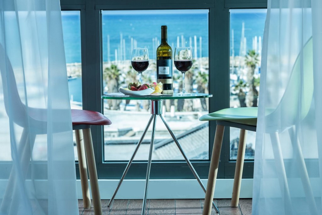 Фото Brown Seaside