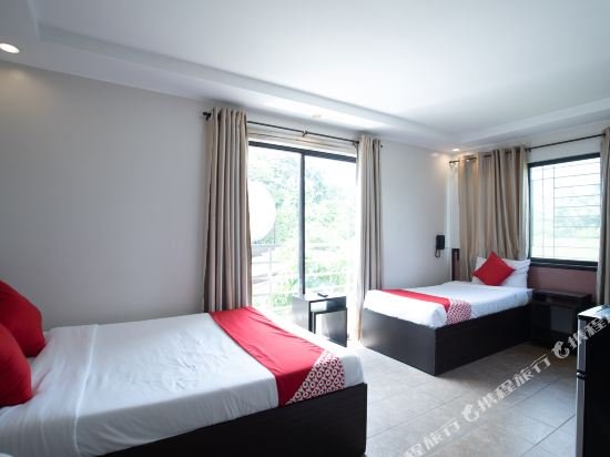 Фото Oyo 208 Anika Suites