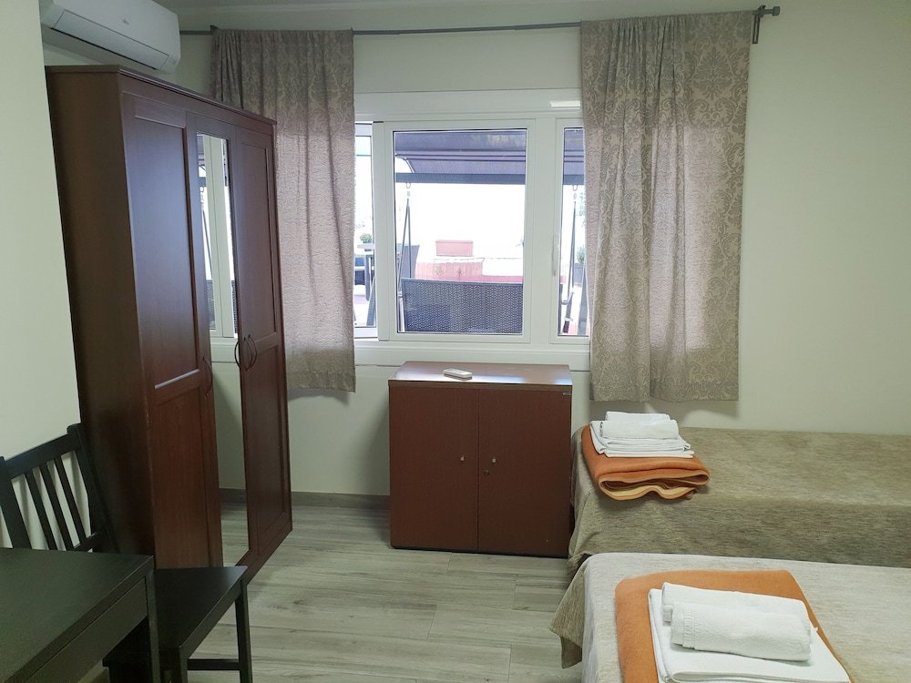 Фото Hostal Liwi