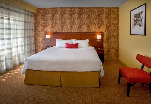 Внешний вид отеля Courtyard by Marriott Lincroft Red Bank в Миддлтауне Тауншипе, фото 3