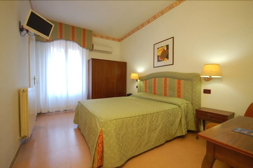 Фото Ely Hotel