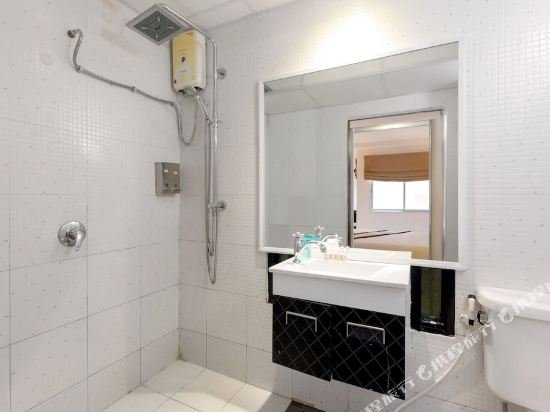 Фото The Golden Ville Boutique Hotel