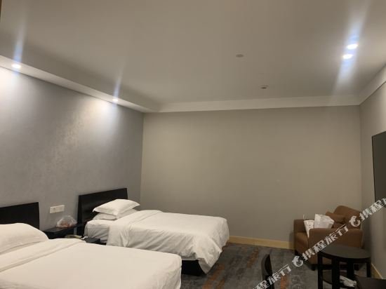 Фото Hundred Centuries Hotel