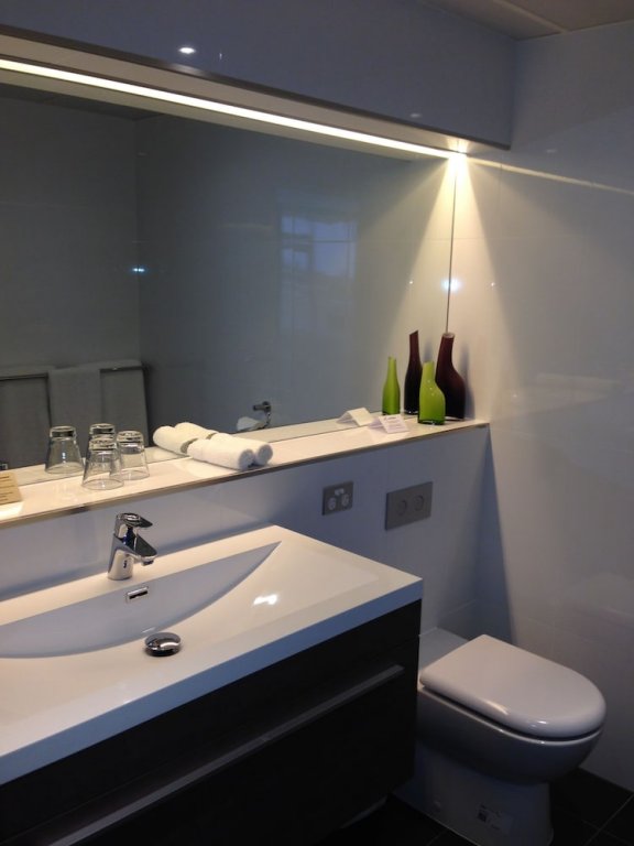 Фото The Lakes Resort Hotel