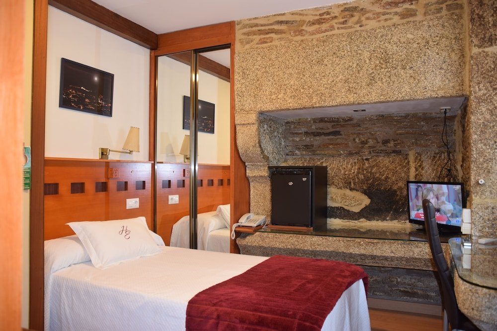 Фото Hotel Entrecercas