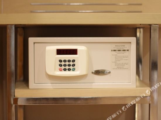 Фото Zest Jemursari by Swiss-Belhotel International