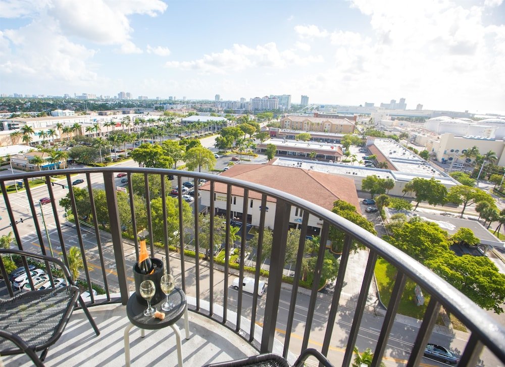 Фото Embassy Suites by Hilton Fort Lauderdale 17th Street 