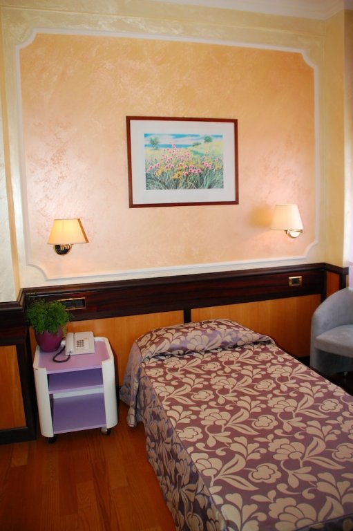 Фото Benny Hotel