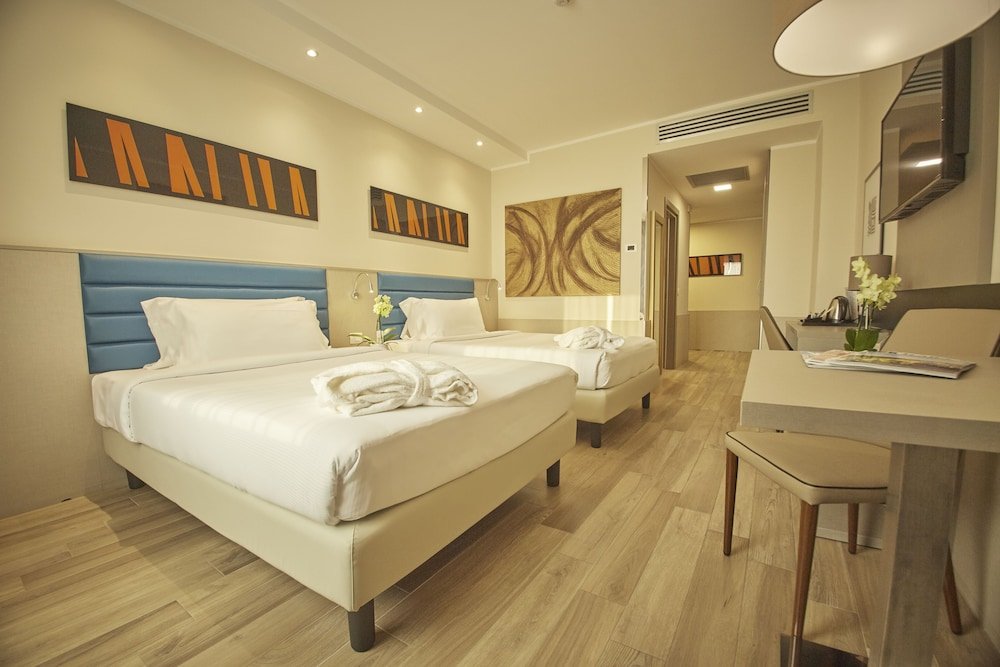 Фото IH Hotels Milano Lorenteggio