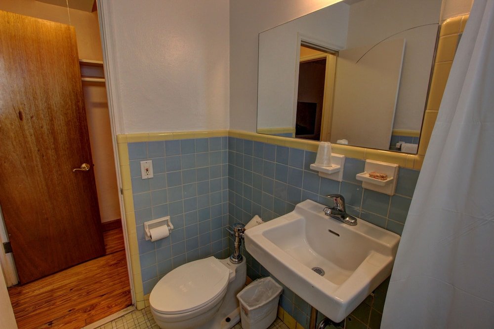 Фото Collins Avenue Hostel