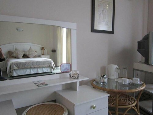 Гостиница Two Owls Guest House в Кейптауне