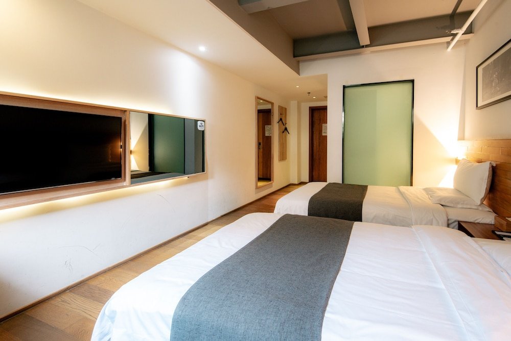 Фото Travelling With Hotel Chengdu Wide and Narrow Alley